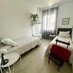 Family Livin' Flats Apartman *