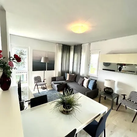Your Familyapartment In Apartamento